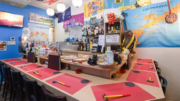 沖縄居酒屋てぃんがーら 사진 2