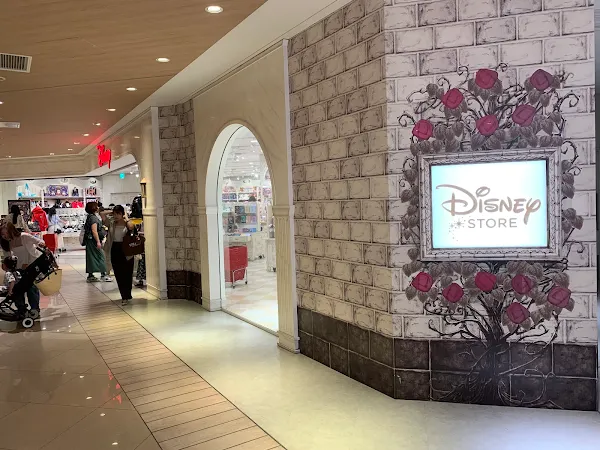 Disney Store LUCUA1100 Osaka