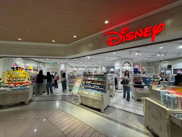 Disney Store LUCUA1100 Osaka 사진 4