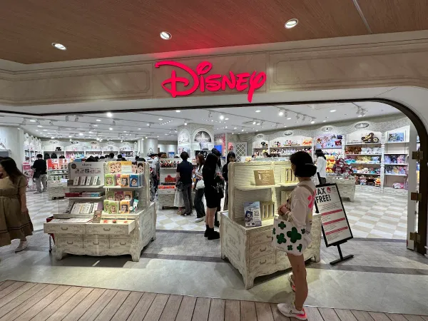 Disney Store LUCUA1100 Osaka 사진 5