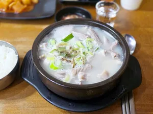 삼거리먼지막순대국