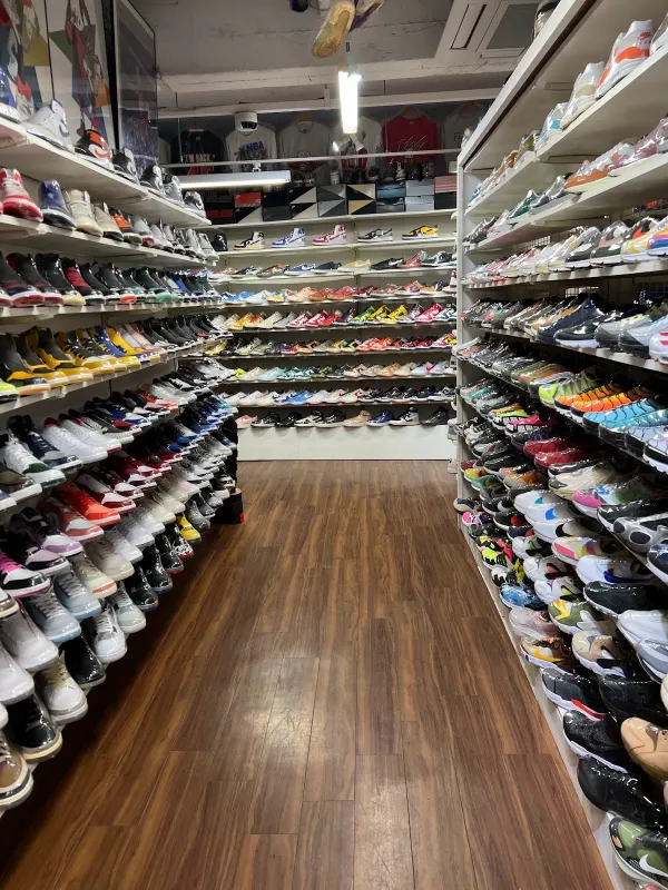 Sneaker shop Skit Osaka Horie shop 사진 3