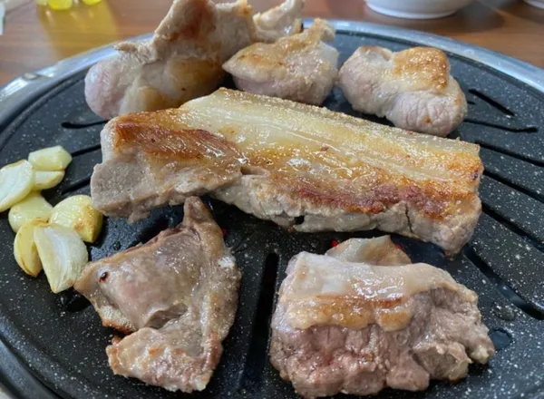 문경약돌돼지 참나무장작구이 사진 5