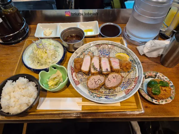創業昭和5年 とんかつ 小ばやしの写真2