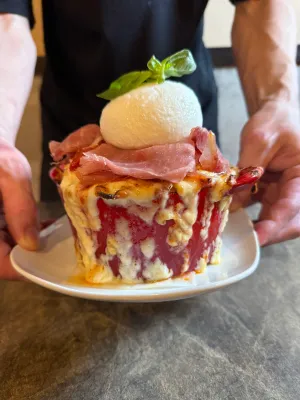シカゴピザ&ボルケーノパスタ Meat&Cheese Forne
