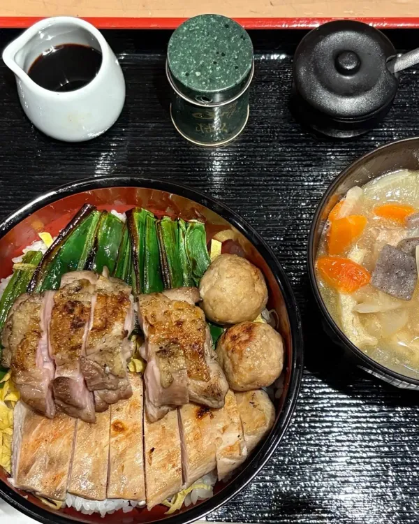 鶏なべ 炭焼き りらくの写真2