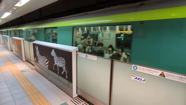 [2-08] 후쿠오카 지하철 나나쿠마선 야쿠인오도리역 (薬院大通駅) 사진 2