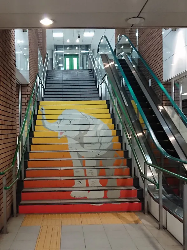 [2-08] 후쿠오카 지하철 나나쿠마선 야쿠인오도리역 (薬院大通駅) 사진 4