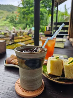 やちむん喫茶シーサー園