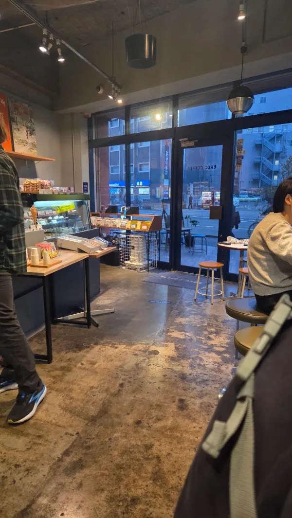 Rec Coffee Yakuin Station Front Store 사진 5