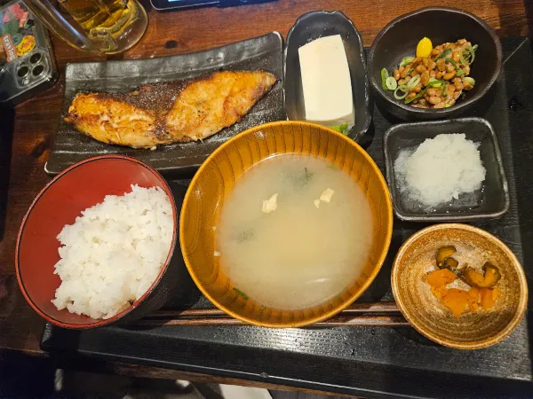 炭火焼干物定食 しんぱち食堂 新宿東南口店の写真5