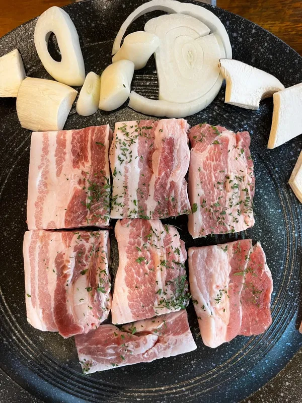 돈이돈이 강남대점 사진 2