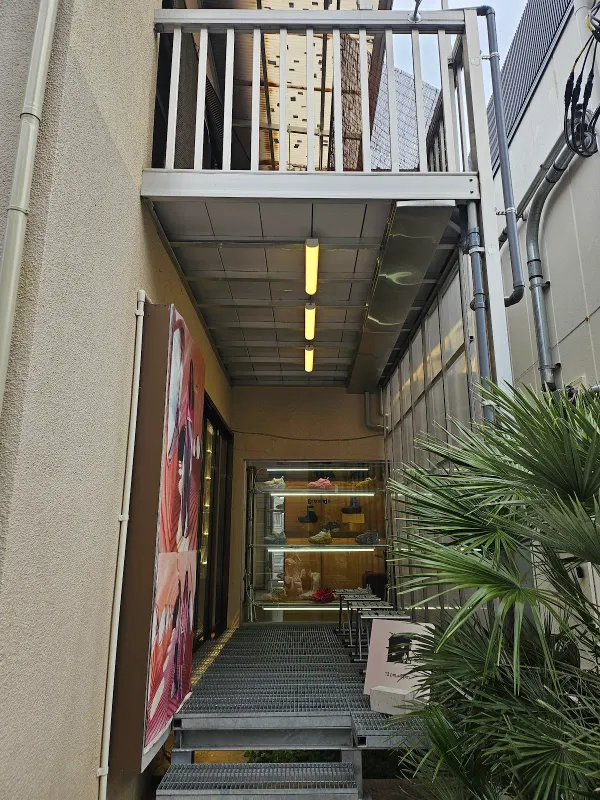 grounds STORE 001