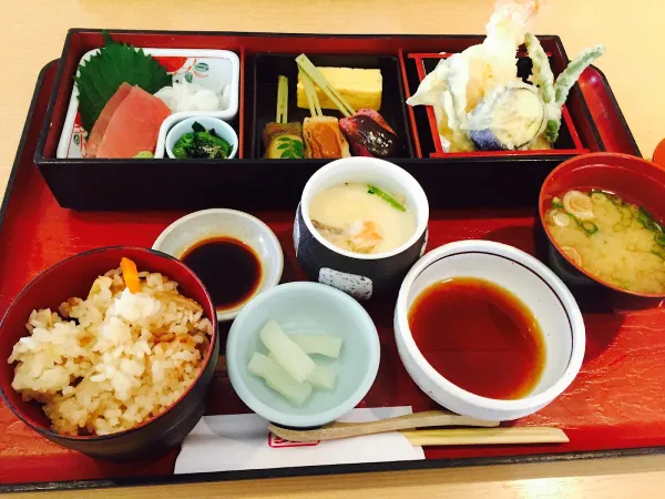 和食NOWジョイ金閣寺店の写真4