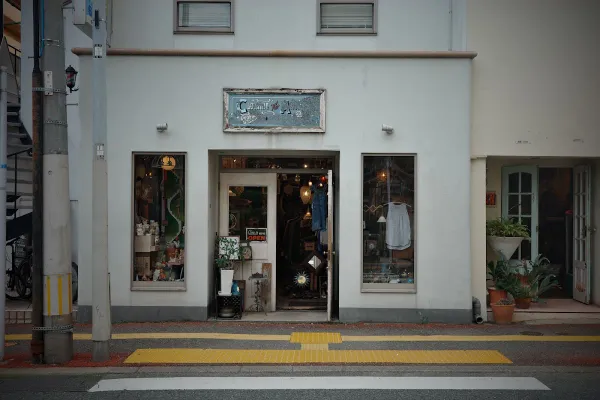 AURA clothing & antiques 사진 2