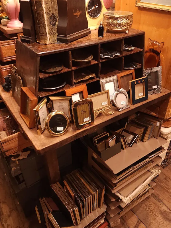 AURA clothing & antiquesの写真5