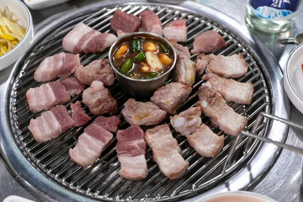 돈사촌 본점