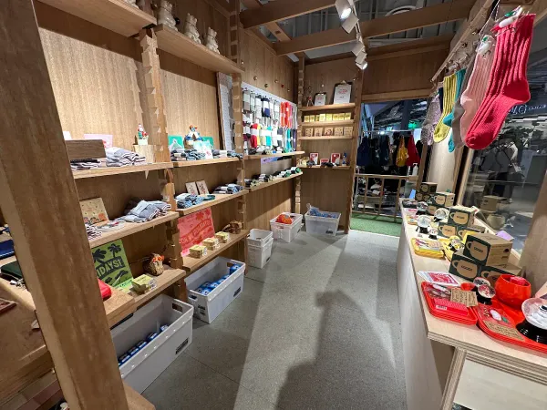 HIGH TIDE Store 사진 4