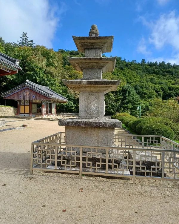 김천청암사수도암동서삼층석탑 사진 2