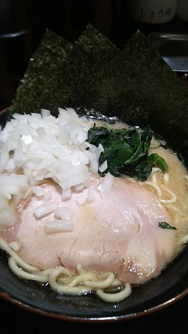 Yokohama Iekei Ramen Ichikakuya Shinjuku Alta Back Store 사진 2