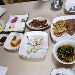 Pureun Nongwon Yeonipbap