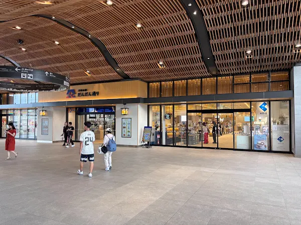 JR松山駅だんだん通り