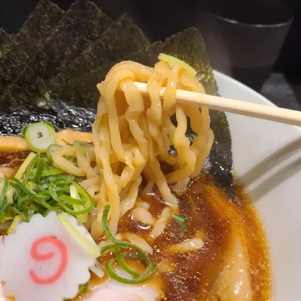 横浜中華そば 維新商店 本店の写真5