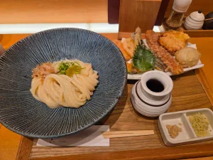 切麦や 甚六 新宿御苑