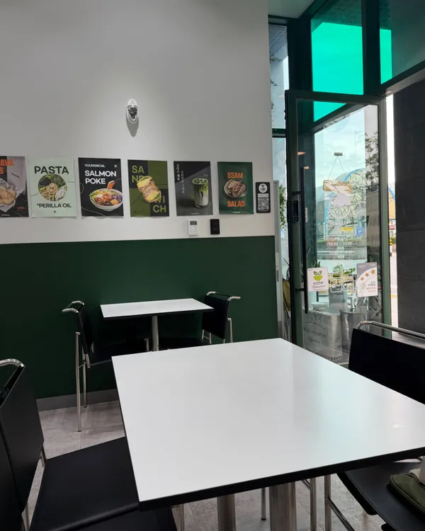 영칼로리포케&샐러드 안양평촌센트럴파크점 사진 5