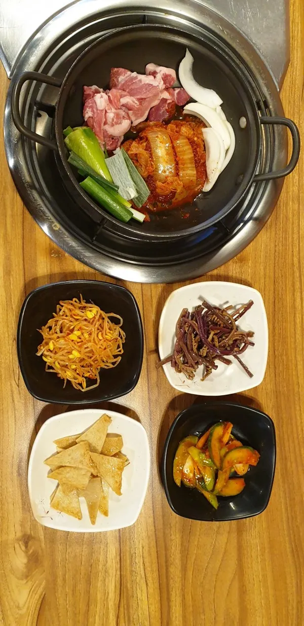 토담 생고기 김치두루치기 사진 2