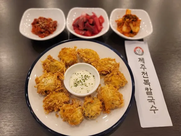ヤンシネ チェジュジョンボクカルグクス 本店の写真5