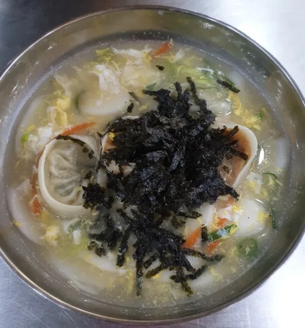 24시전주명가콩나물국밥 동해점の写真5