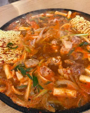 Gijeolchopung Muldakgalbi