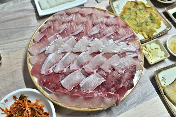 사량도자연산횟집 본점
