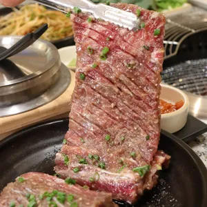 정육곳간 길동점