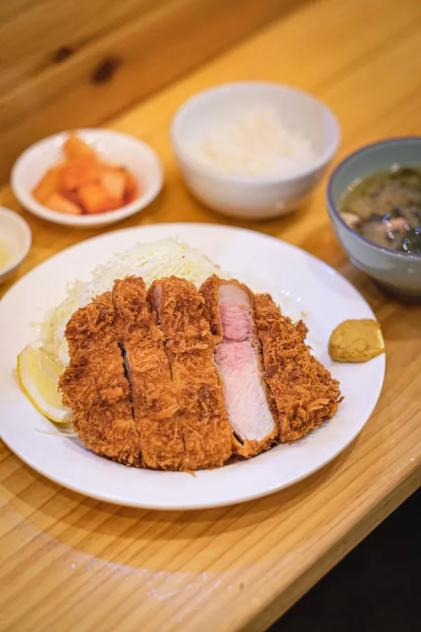 돈까스전원 압구정로데오점 사진 3