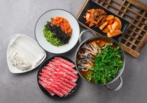 윤우재 문현샤브 칼국수