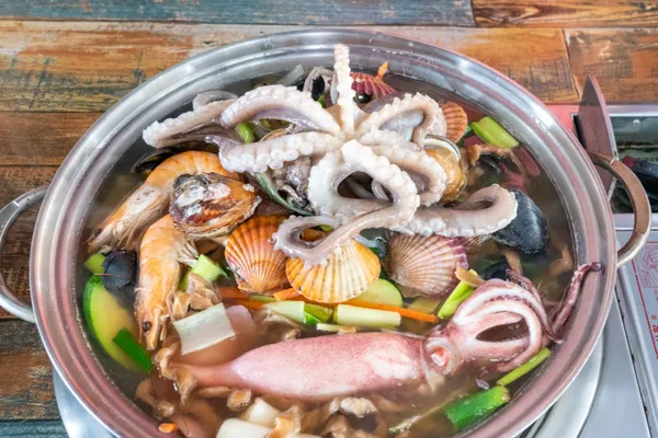 도토리 바지락손칼국수