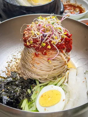 Aemakgol Dongchimi Makguksu