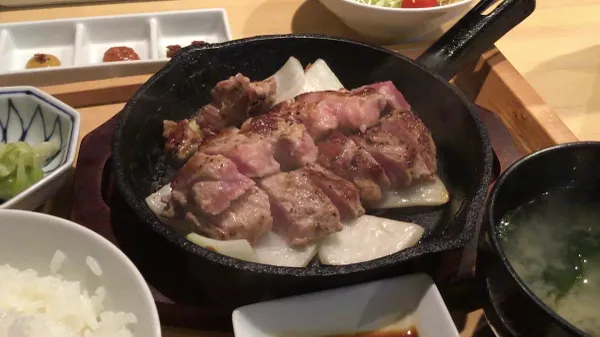 豚ステーキ専門店B 小倉本店 사진 2