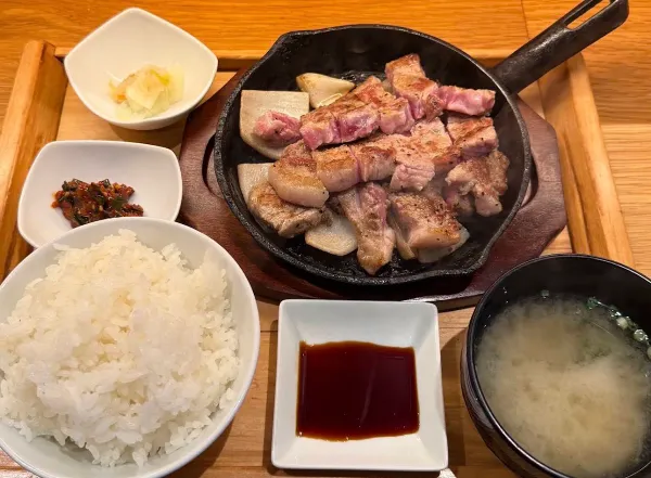 豚ステーキ専門店B 小倉本店 사진 3