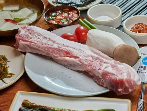 중앙식당 반값흑돼지 성산본점 사진 3