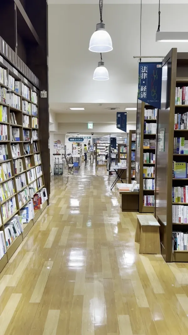 준쿠도 서점 산노미야점 사진 2