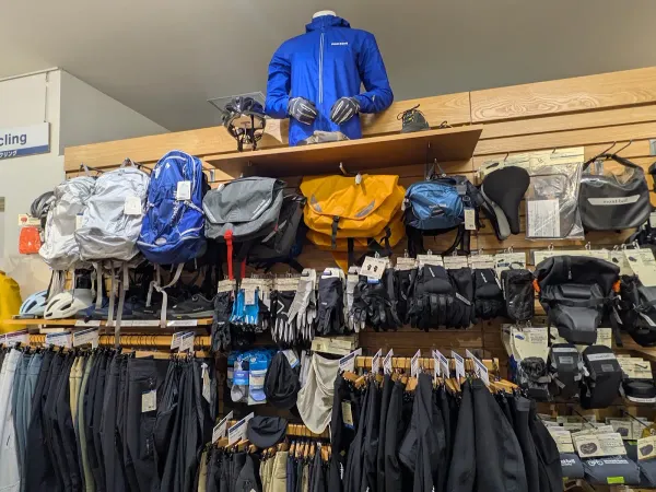 mont-bell LUCUA Osaka Store 사진 3