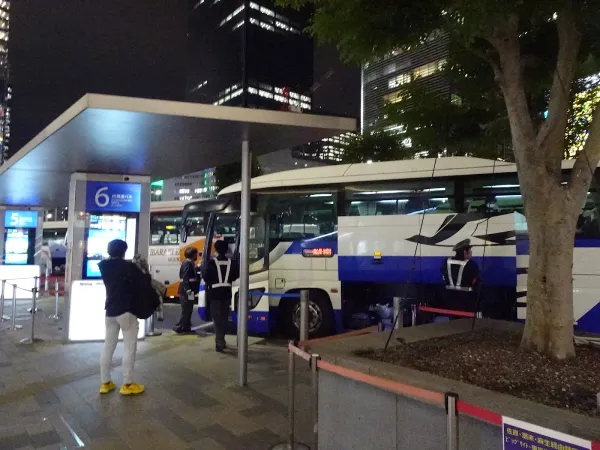 도쿄역 야에스 남쪽 출구 8번 승차장 사진 4