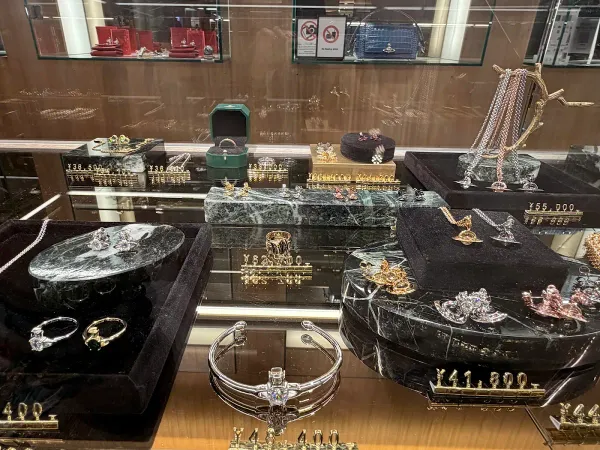 ヴィヴィアン・ウエストウッド GINZA SIX店 사진 2