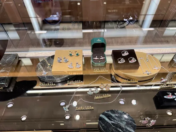 ヴィヴィアン・ウエストウッド GINZA SIX店 사진 3