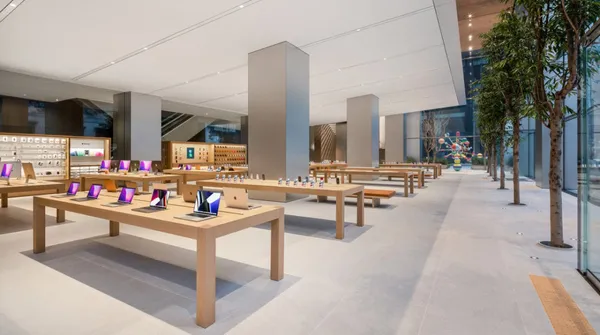 Apple 명동 사진 2