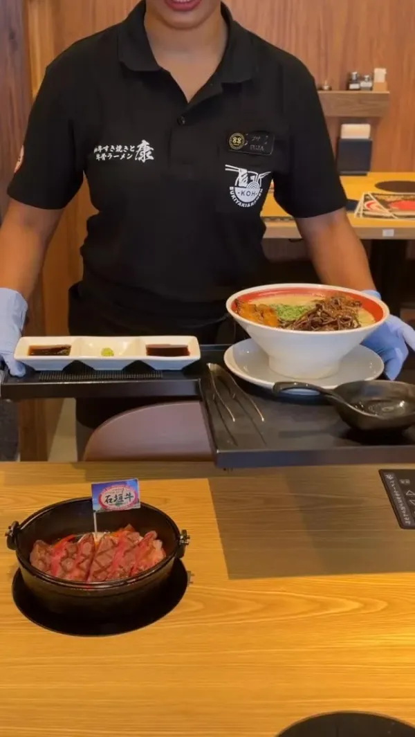 和牛すき焼きと牛骨ラーメン康国際通り店