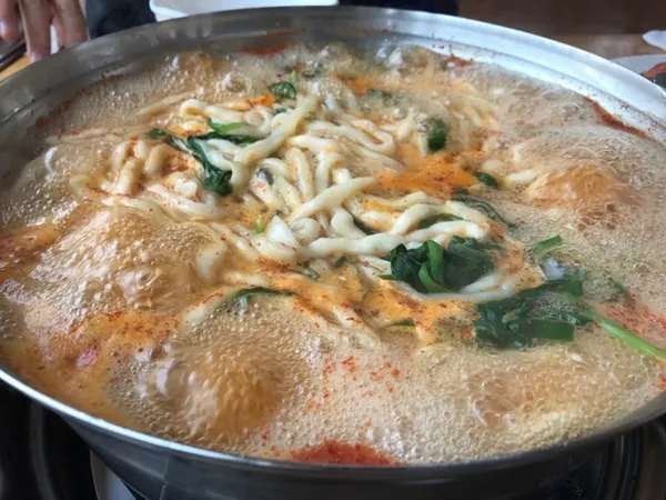 속풀이부추칼국수황제보쌈유성점 사진 3